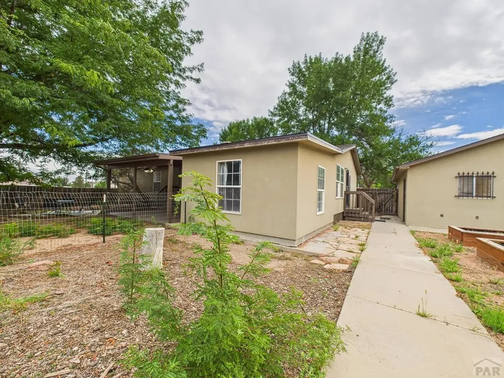 1131 24 1/2 Lane Pueblo CO 81006