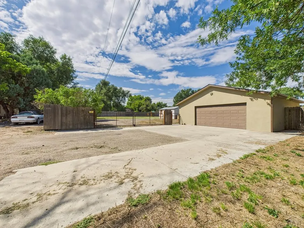 1131 24 1/2 Lane Pueblo CO 81006