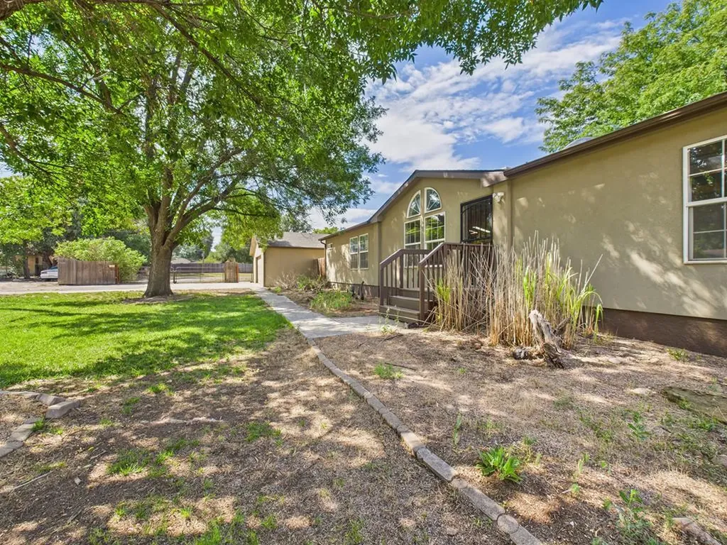 1131 24 1/2 Lane Pueblo CO 81006