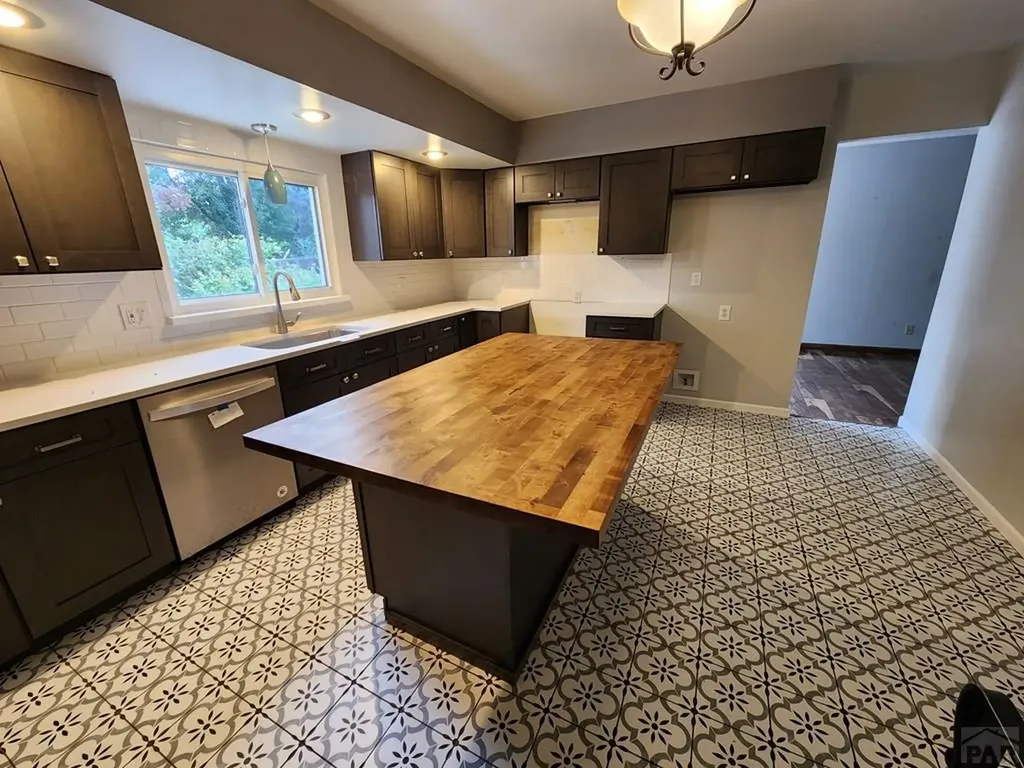 2 Hilton Lane Pueblo CO 81001