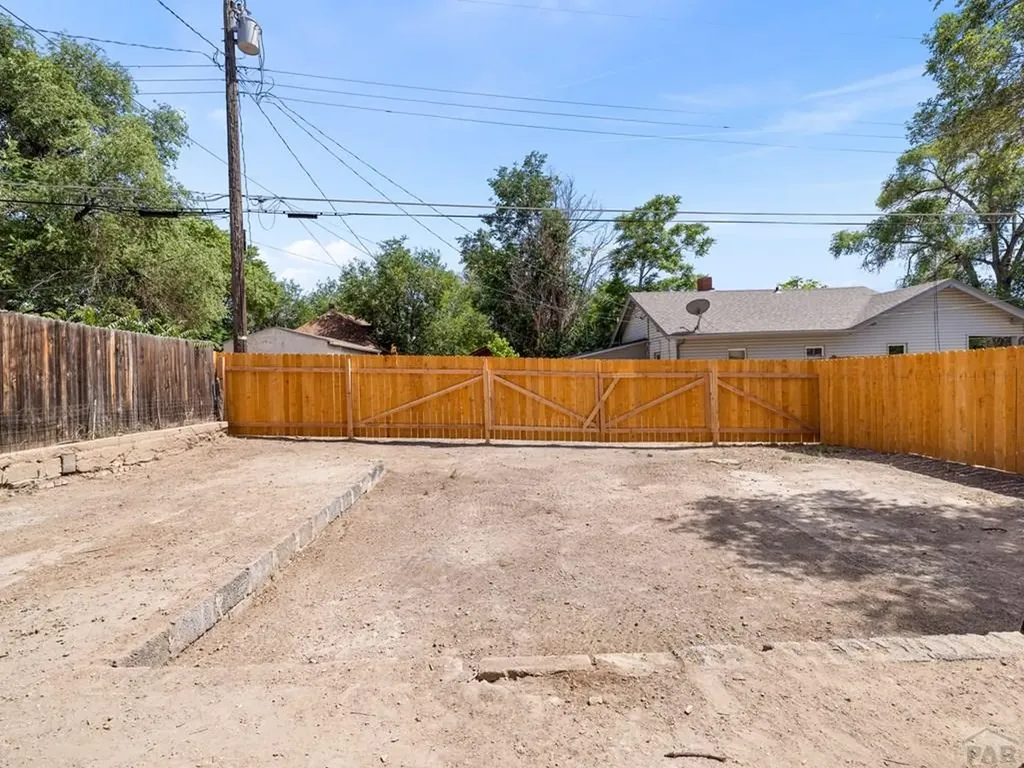 906 E 6th Street Pueblo CO 81001