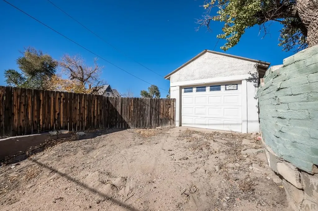 1302 E 10th Street Pueblo CO 81001