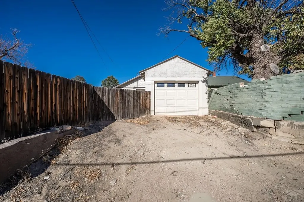 1302 E 10th Street Pueblo CO 81001