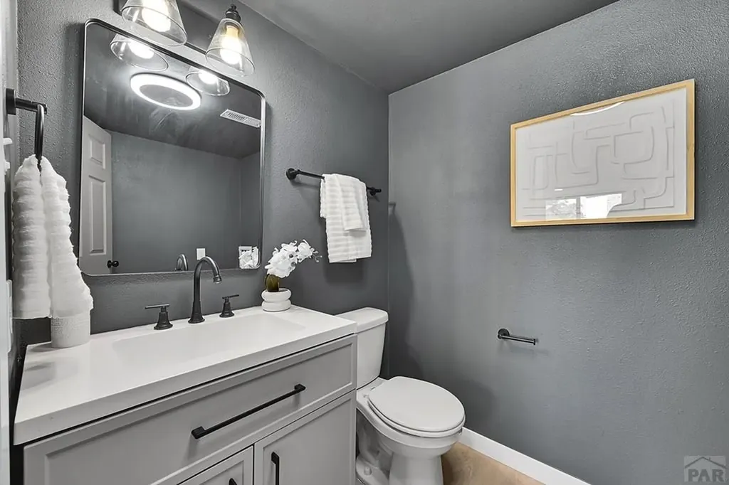 28 Pennwood Lane Pueblo CO 81005