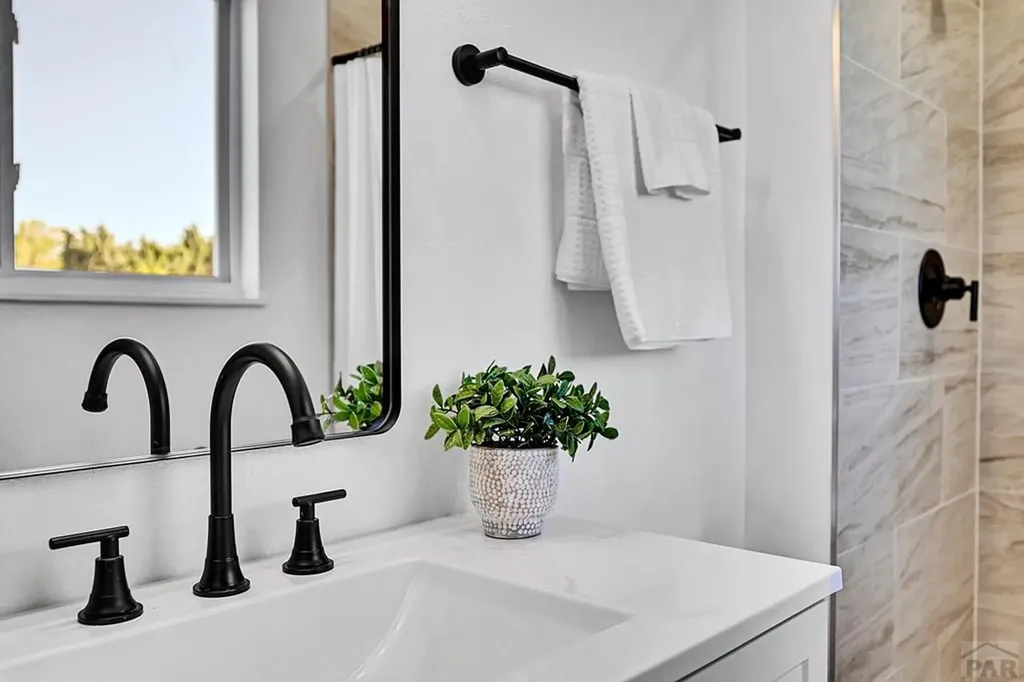 28 Pennwood Lane Pueblo CO 81005