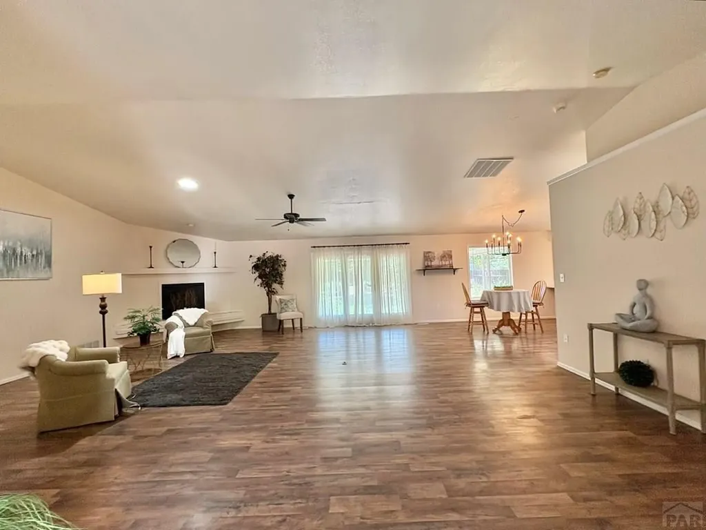 204 Bridle Trail Pueblo CO 81005