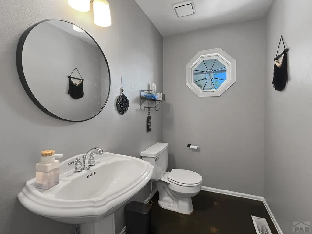 204 Bridle Trail Pueblo CO 81005