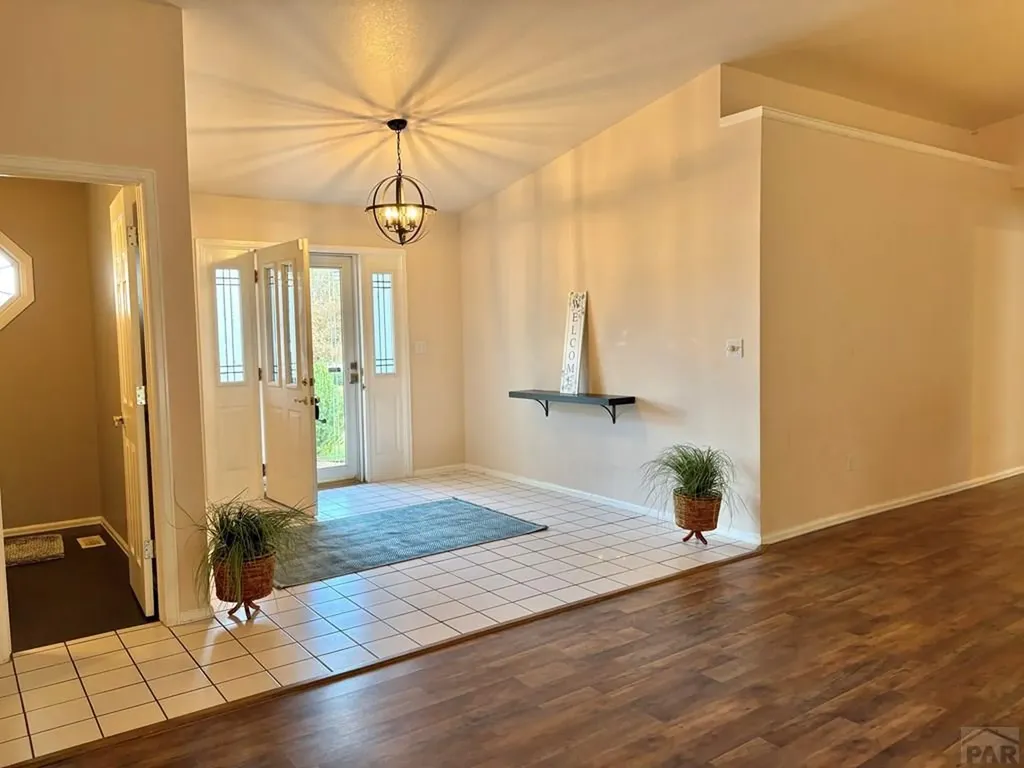 204 Bridle Trail Pueblo CO 81005