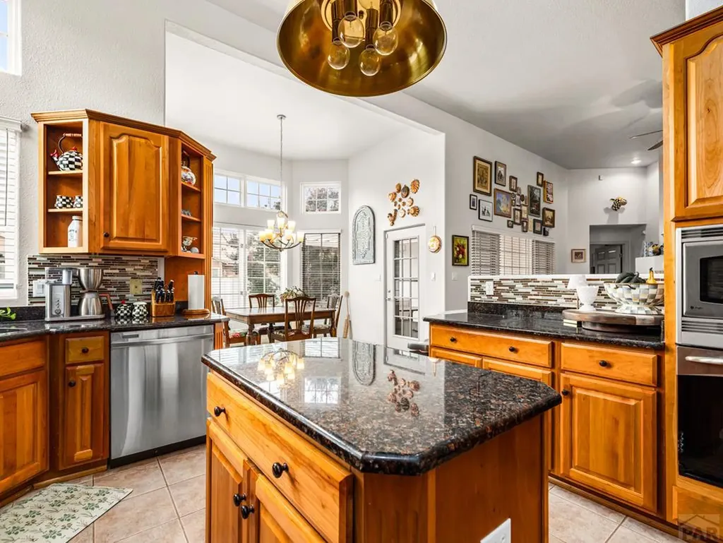 194 Bridle Trail Pueblo CO 81005