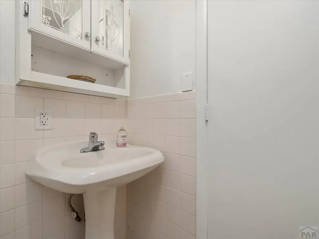 207 Autobee Lane Avondale CO 81022