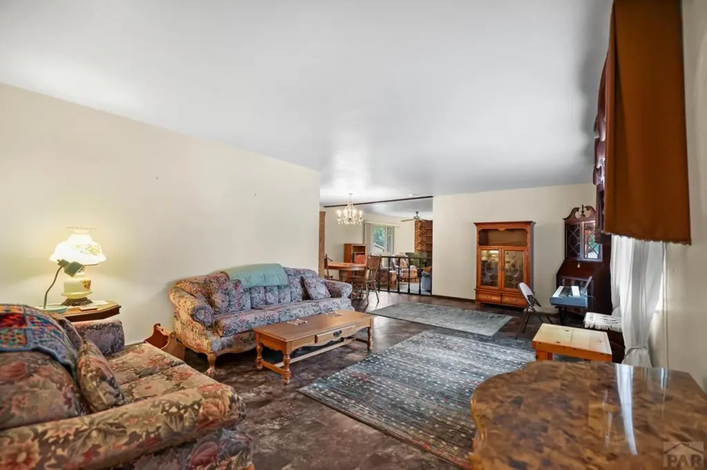 172 Encino Drive Pueblo CO 81005