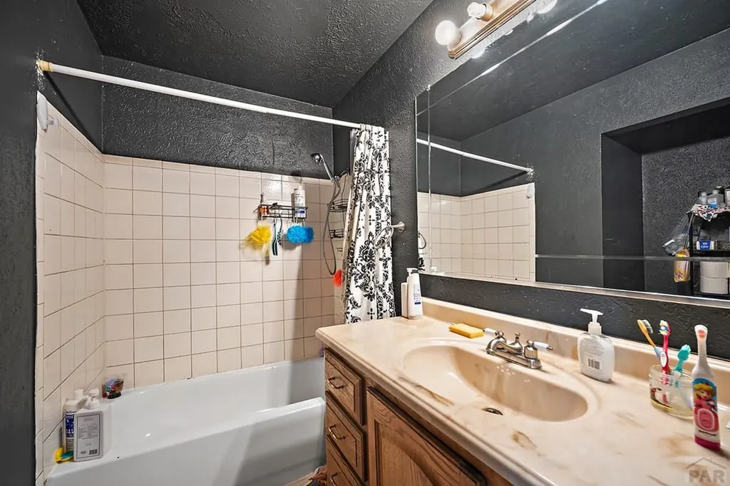 155 Gamble Lane Pueblo CO 81001