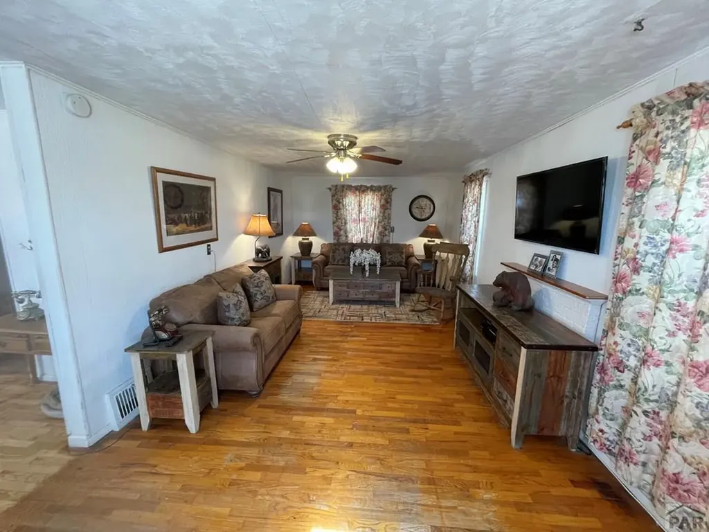 1010 Wansted Eads CO 81036