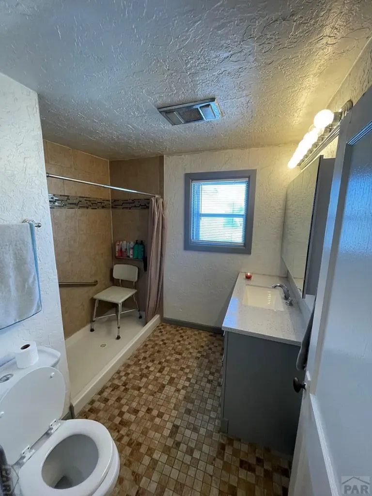 1010 Wansted Eads CO 81036