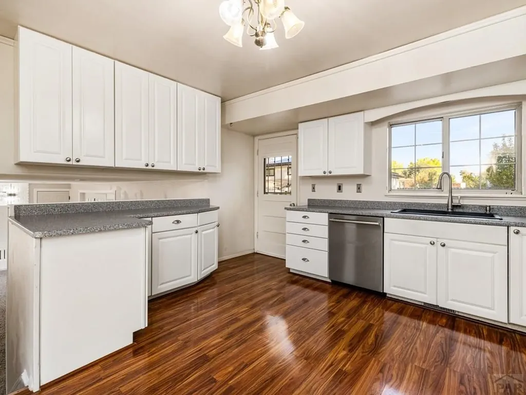 9 Heaton Place Pueblo CO 81001