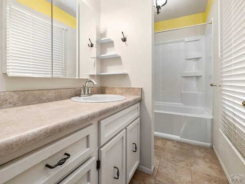 9 Heaton Place Pueblo CO 81001