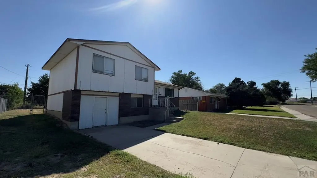 102 W 26th Street La Junta CO 81050