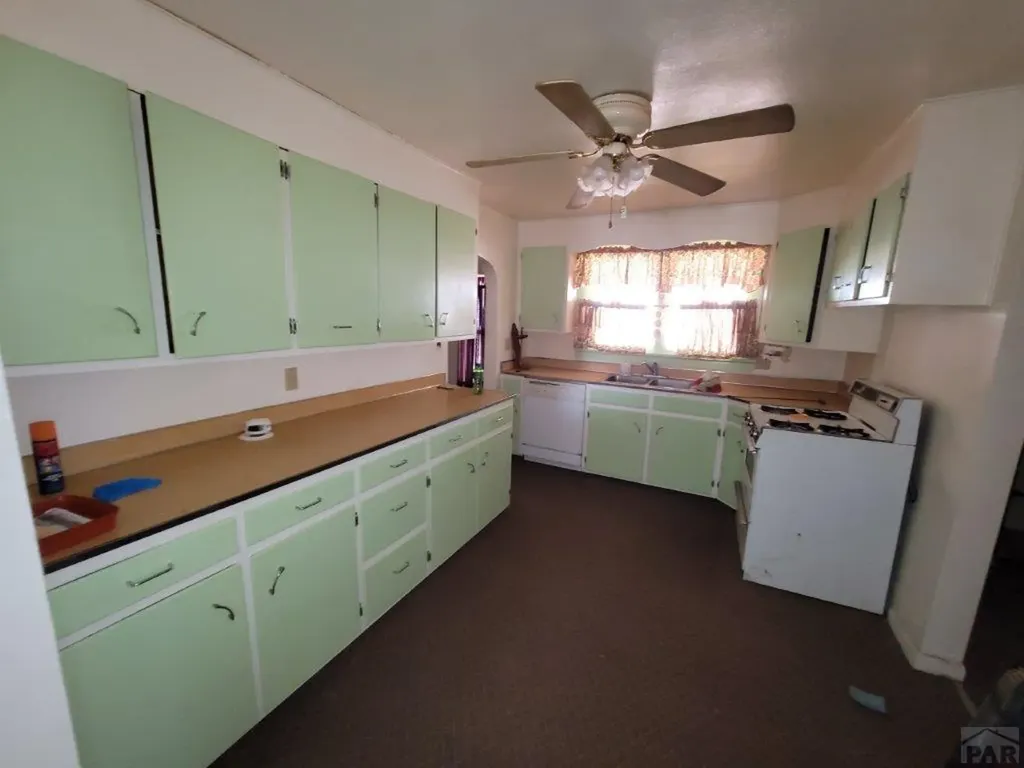 113 N 8th Street Holly CO 81047