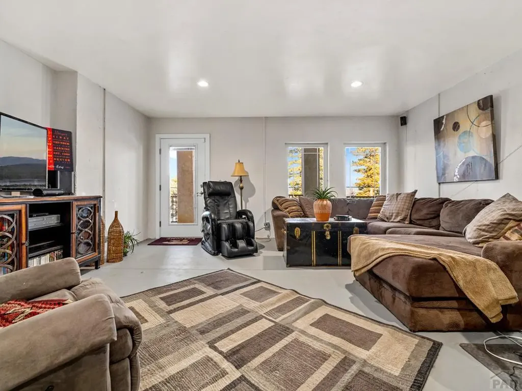 8760 Ridge Road Beulah CO 81023