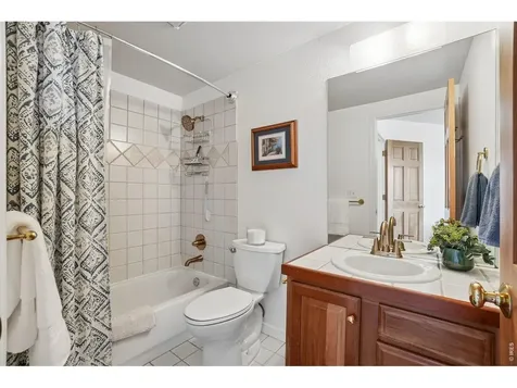 7688 Crestview Drive Niwot CO 80504