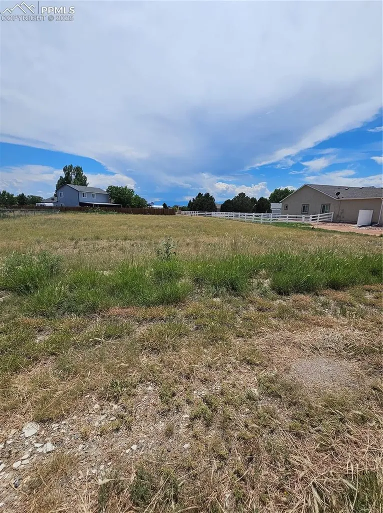 242 W Calle De Camelia Na Pueblo CO 81007