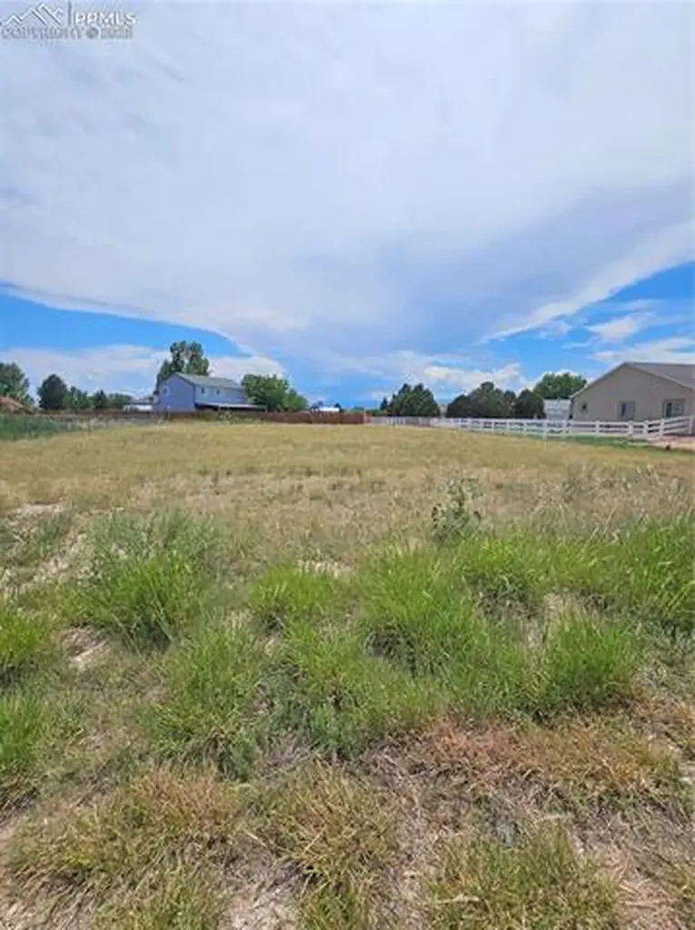 242 W Calle De Camelia Na Pueblo CO 81007