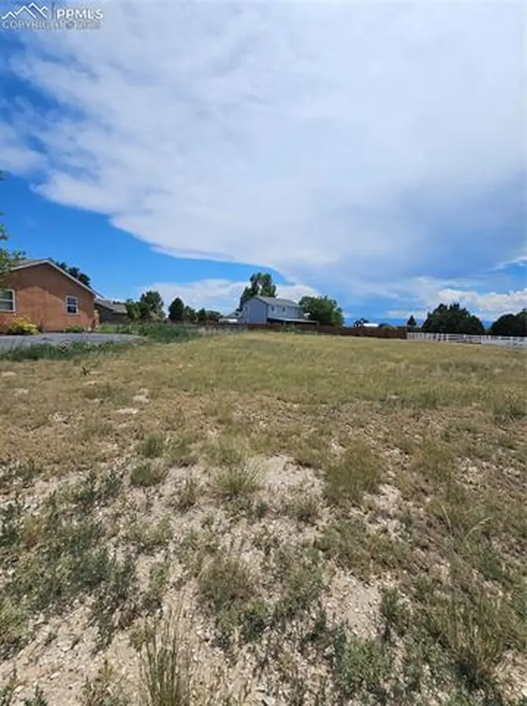 242 W Calle De Camelia Na Pueblo CO 81007