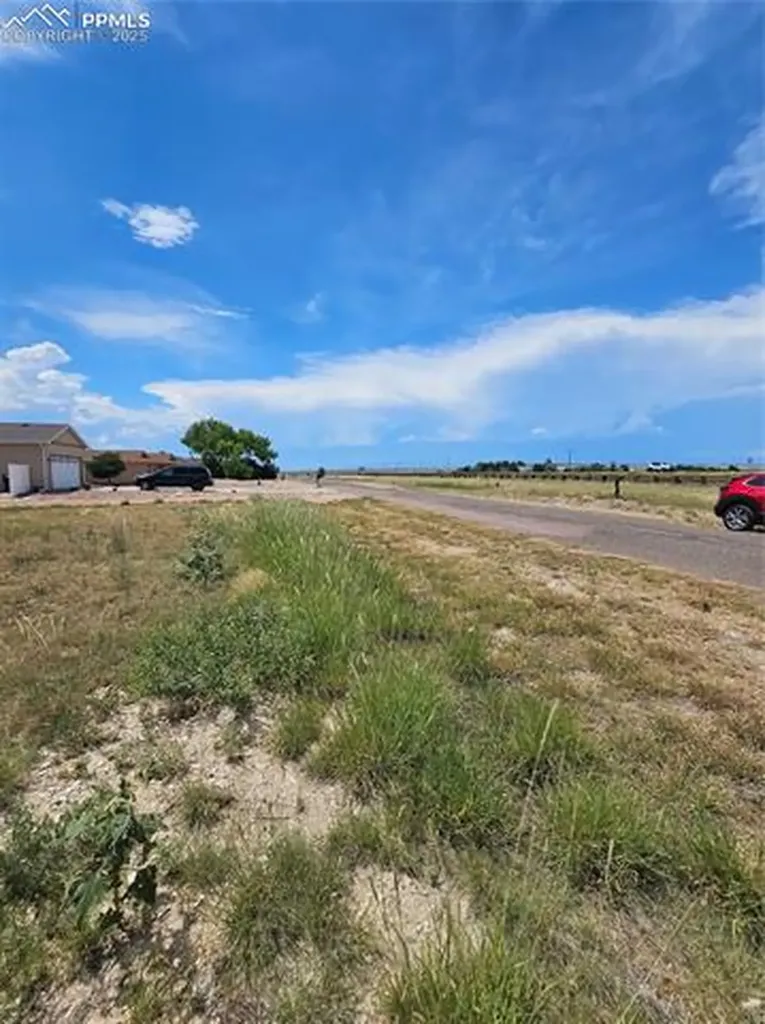 242 W Calle De Camelia Na Pueblo CO 81007