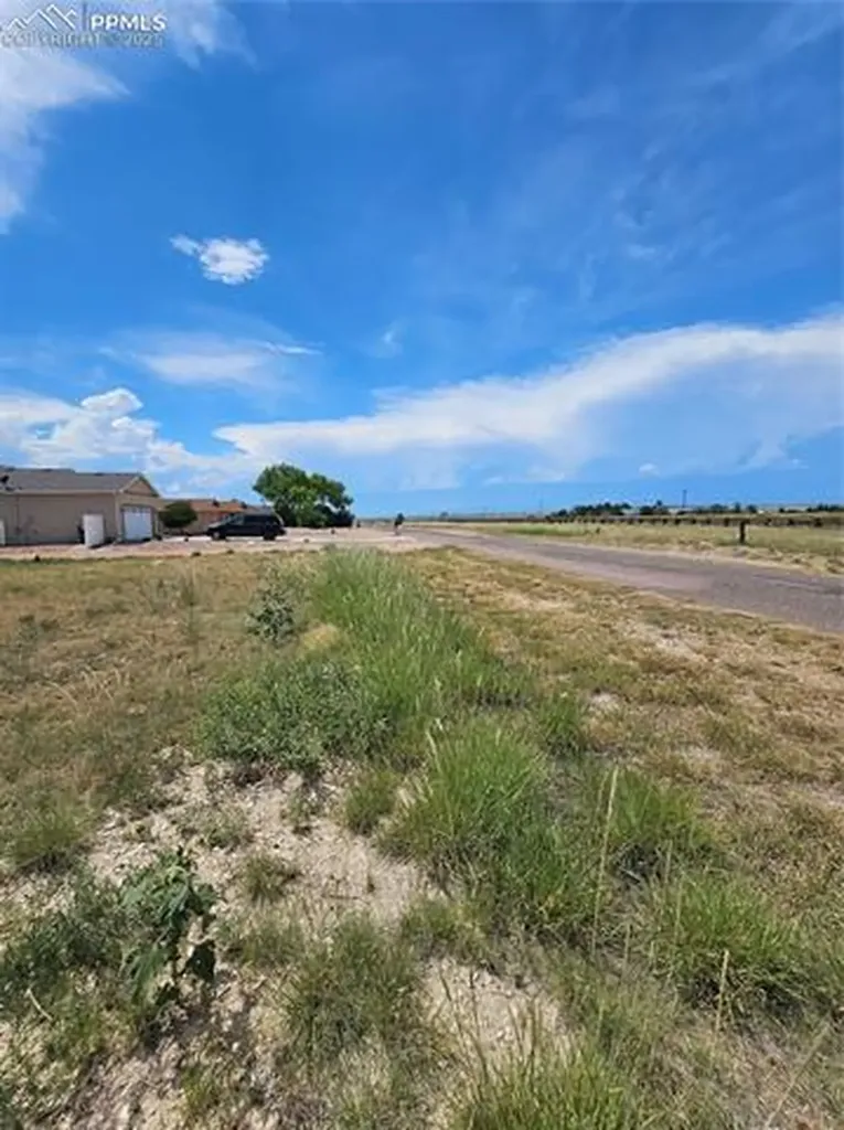 242 W Calle De Camelia Na Pueblo CO 81007