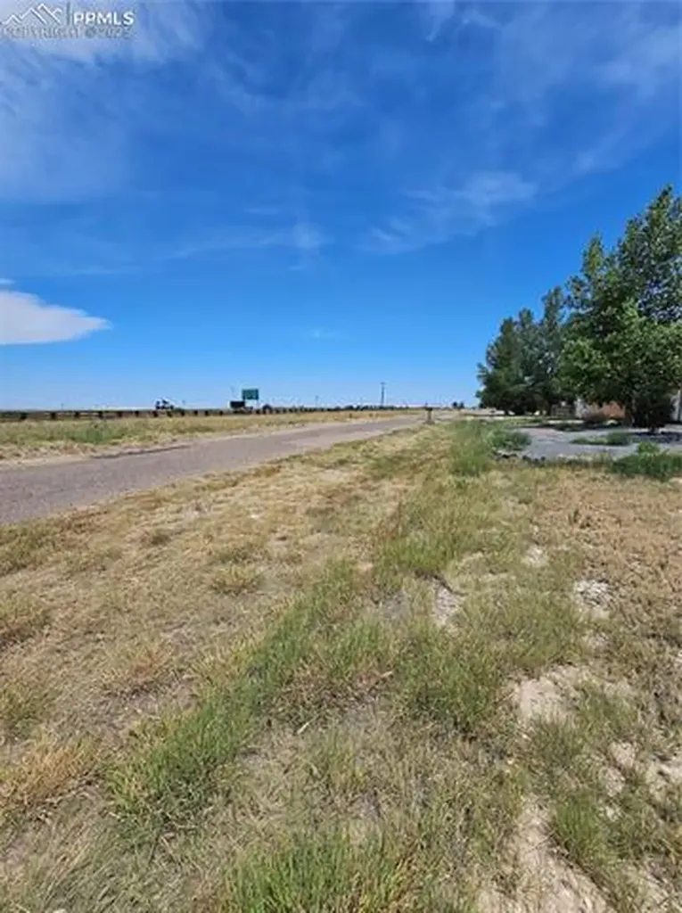 242 W Calle De Camelia Na Pueblo CO 81007