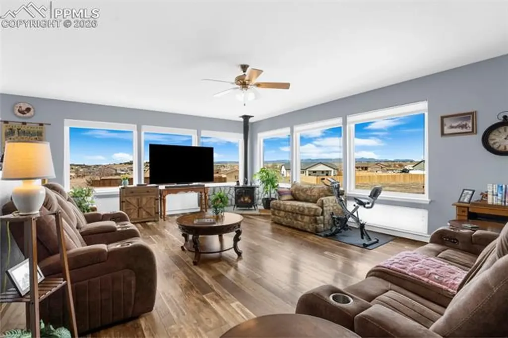 1655 W Camino De Los Ranchos Na Pueblo West CO 81007