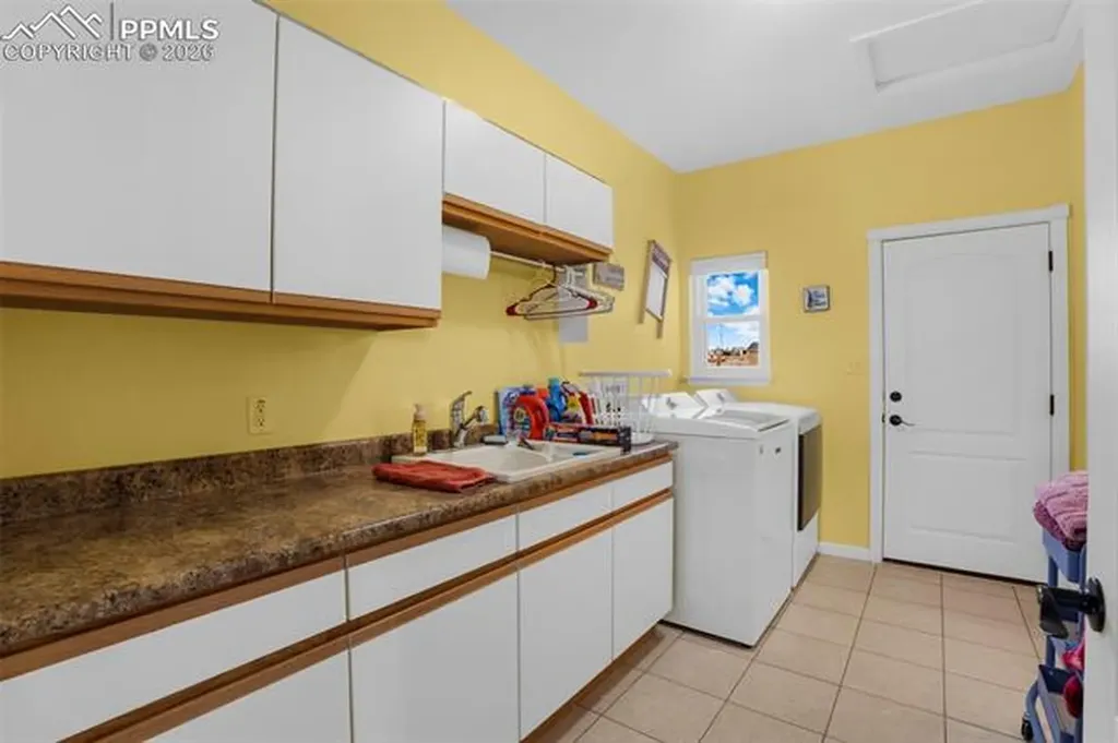 1655 W Camino De Los Ranchos Na Pueblo West CO 81007