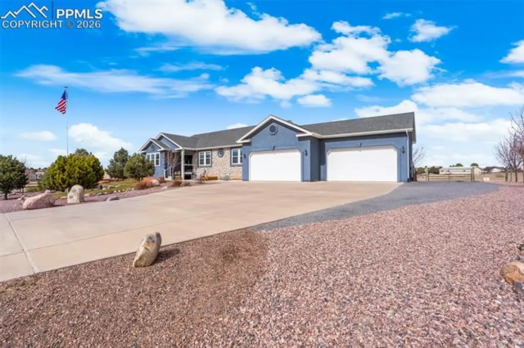 1655 W Camino De Los Ranchos Na Pueblo West CO 81007
