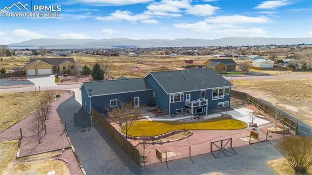 1655 W Camino De Los Ranchos Na Pueblo West CO 81007