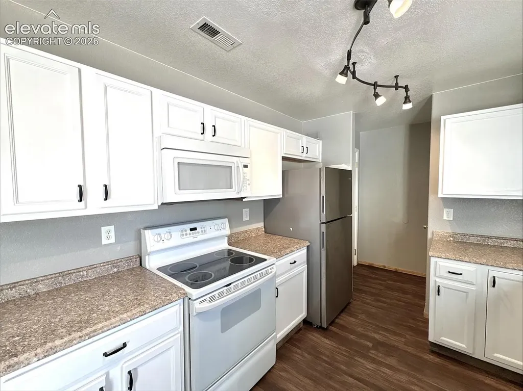 2234 Meadowlark Lane Pueblo CO 81008