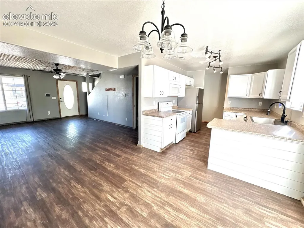 2234 Meadowlark Lane Pueblo CO 81008