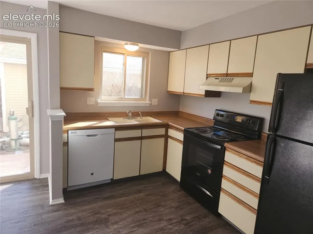8069 Lexington Park Drive Colorado Springs CO 80920