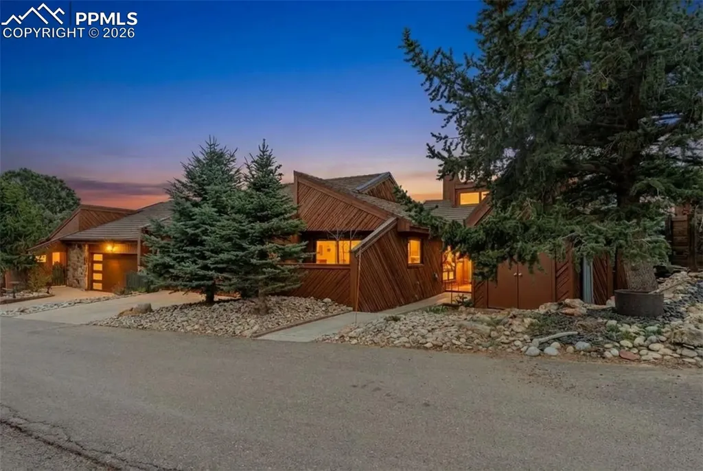 4452 Sentinel Rock Na Larkspur CO 80118