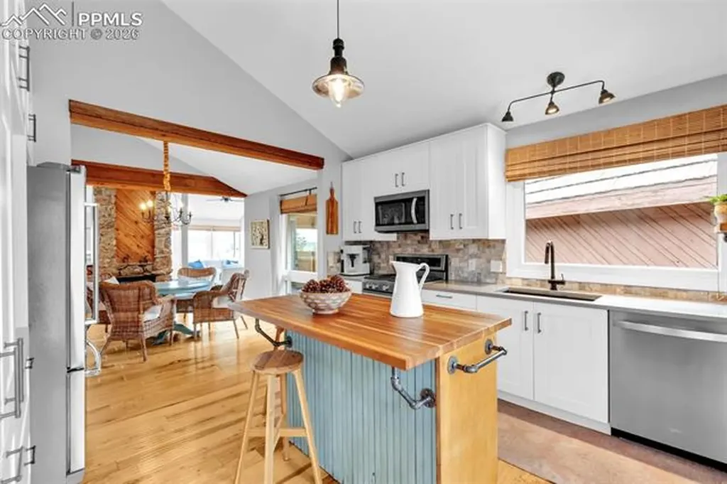 4452 Sentinel Rock Na Larkspur CO 80118