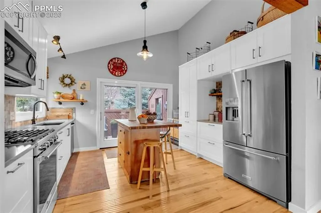 4452 Sentinel Rock Na Larkspur CO 80118