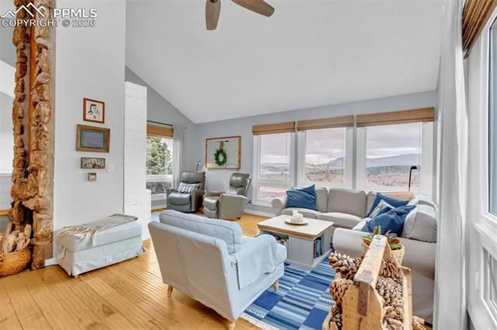 4452 Sentinel Rock Na Larkspur CO 80118