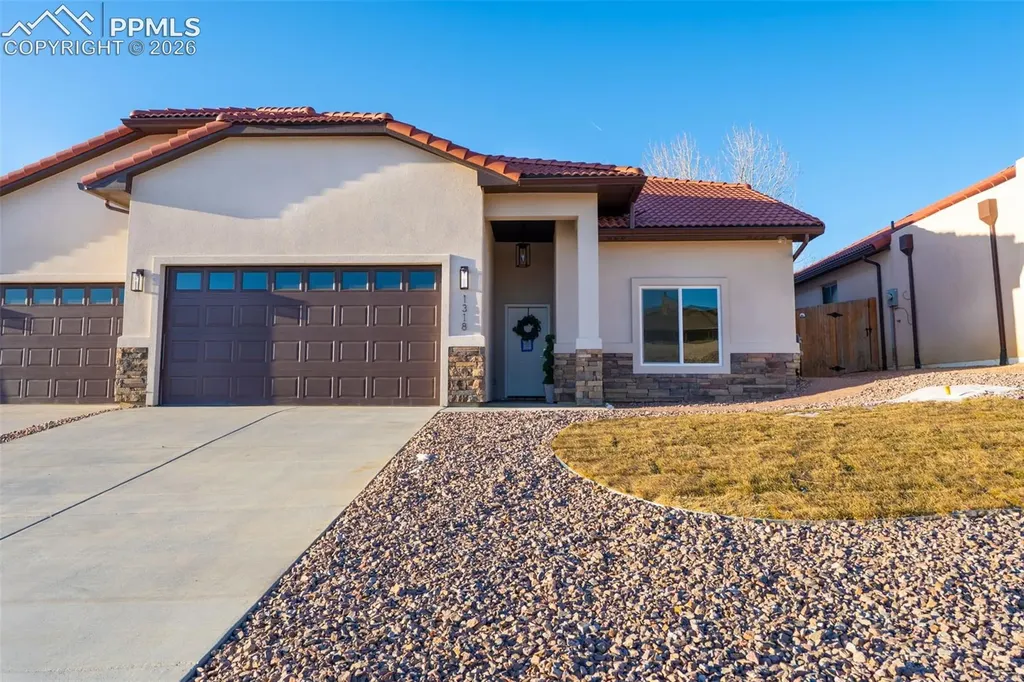 1318 Tierra Berienda Na Pueblo CO 81008