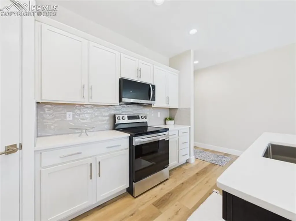 1318 Tierra Berienda Na Pueblo CO 81008