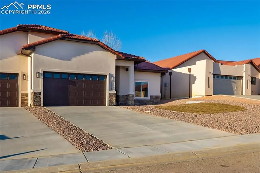 1318 Tierra Berienda Na Pueblo CO 81008