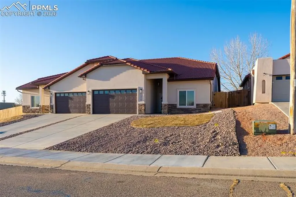 1318 Tierra Berienda Na Pueblo CO 81008