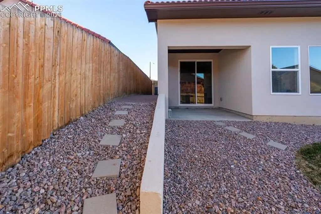 1318 Tierra Berienda Na Pueblo CO 81008