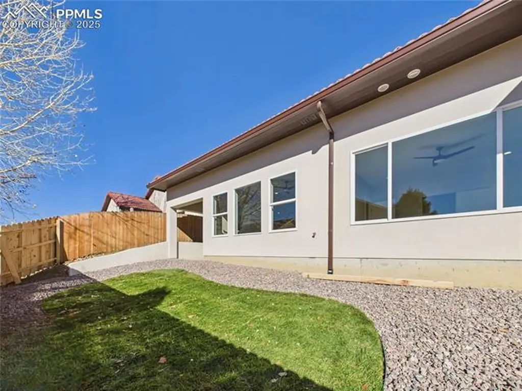 1318 Tierra Berienda Na Pueblo CO 81008