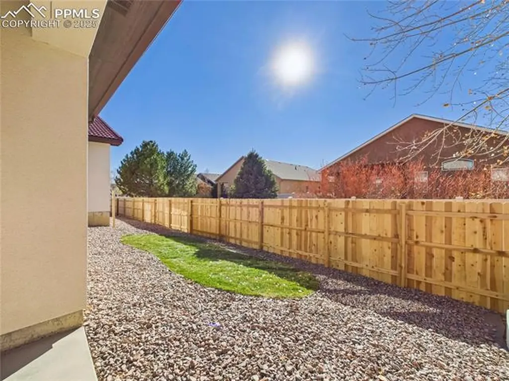 1318 Tierra Berienda Na Pueblo CO 81008