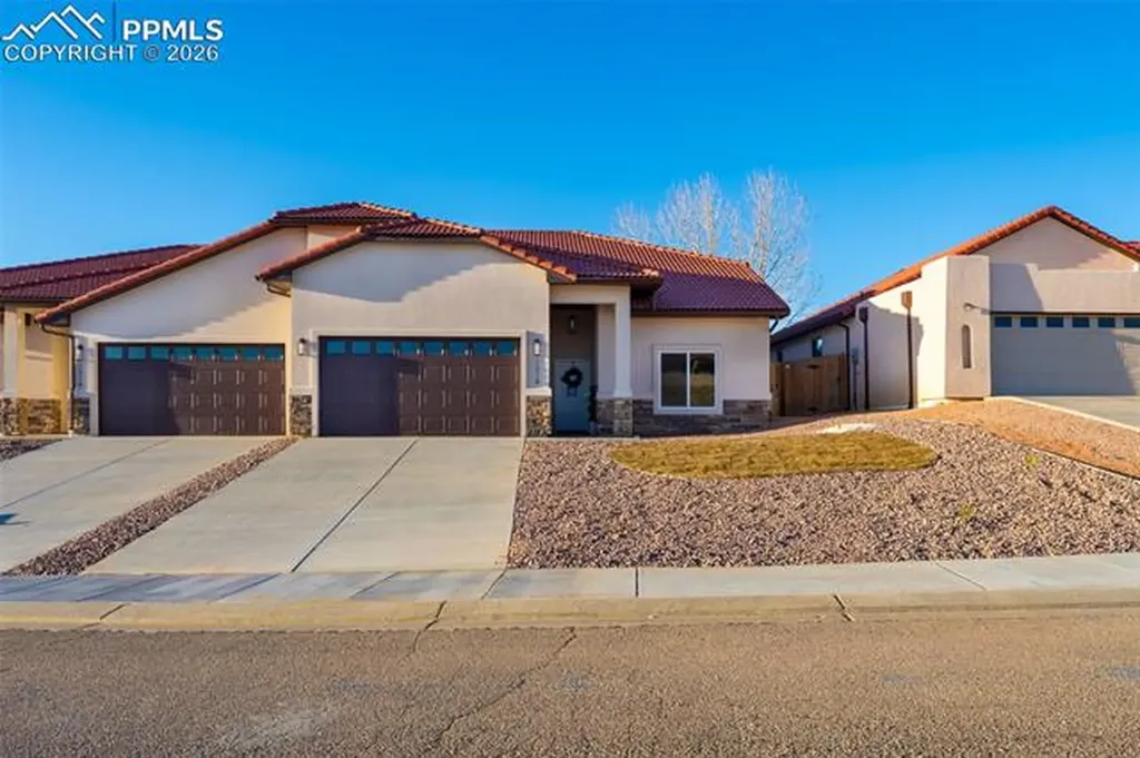 1318 Tierra Berienda Na Pueblo CO 81008