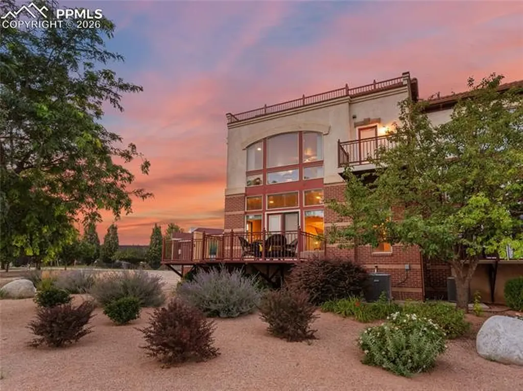 235 W Riverwalk Na Pueblo CO 81003